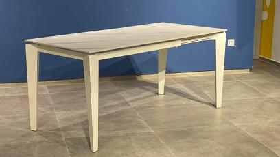 TABLE EXTENSIBLE MODESTY